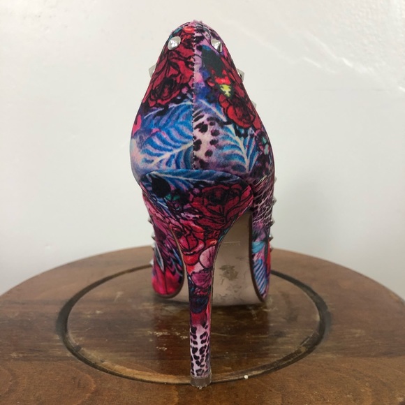 Call it Spring Butterfly Heels w/ Stud Detail - Picture 4 of 7